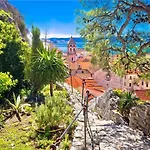 Antonia - Private Mini House