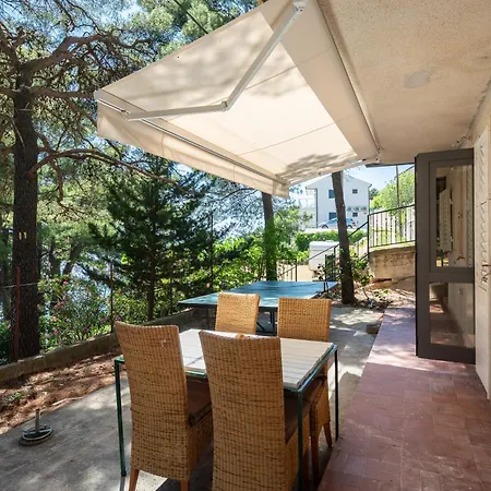 Antonia - Private Mini House