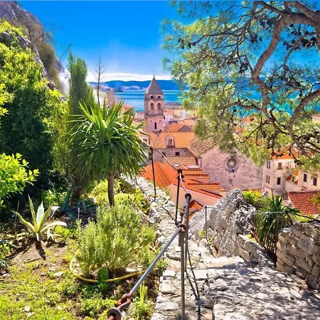 Antonia - Private Mini House