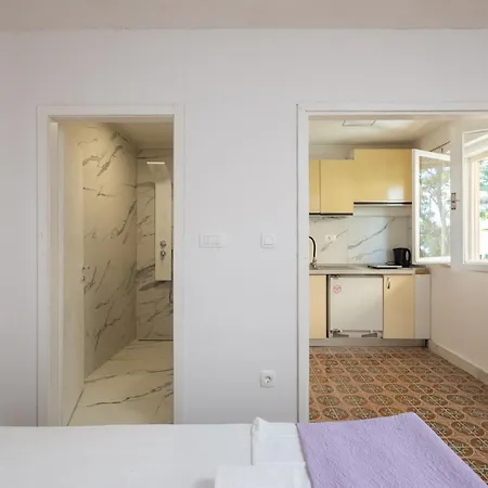 Antonia - Private Mini House
