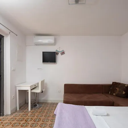 Semesterbostad Antonia - Private Mini House *