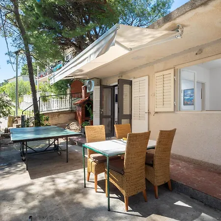 Antonia - Private Mini House